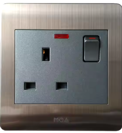 UK switched socket outlet